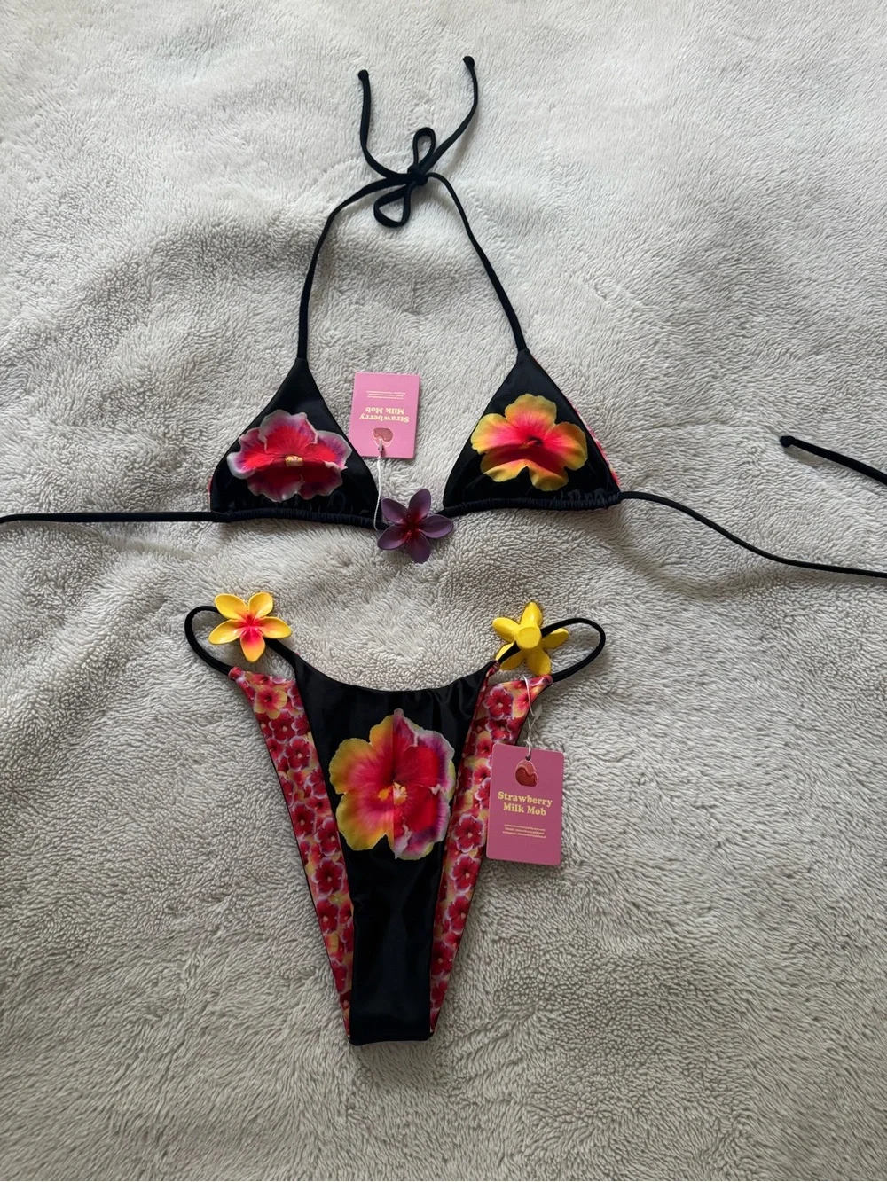 Strawberry milk mob bikini - Picture 1 of 3